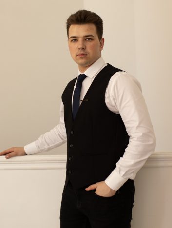 Артем Козаков